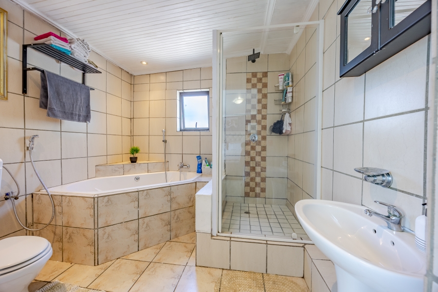3 Bedroom Property for Sale in Avondale Western Cape